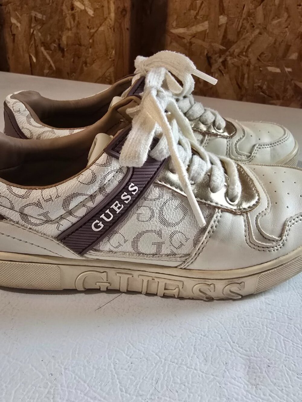GUESS Women’s GWALKING-R G Logo Monogram Low Top Sneakers Shoes Size 6M